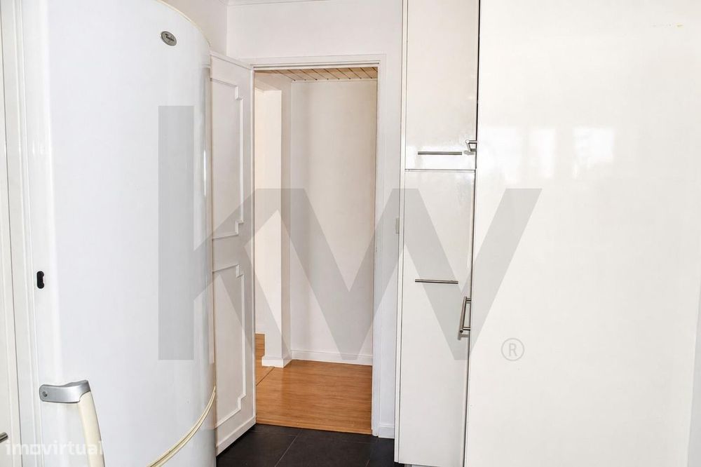 Lumiar | Apartamento T4 com boas áreas e vista desafogada.