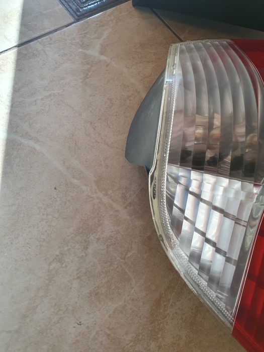 bmw e61 lampy tylne w błotniki przedlift