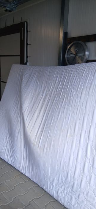 Materac 140x200 oddam za darmo