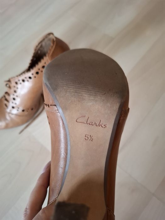 Oddam bardzo wygodne skórzane buty Clark  r 38, stan dobry