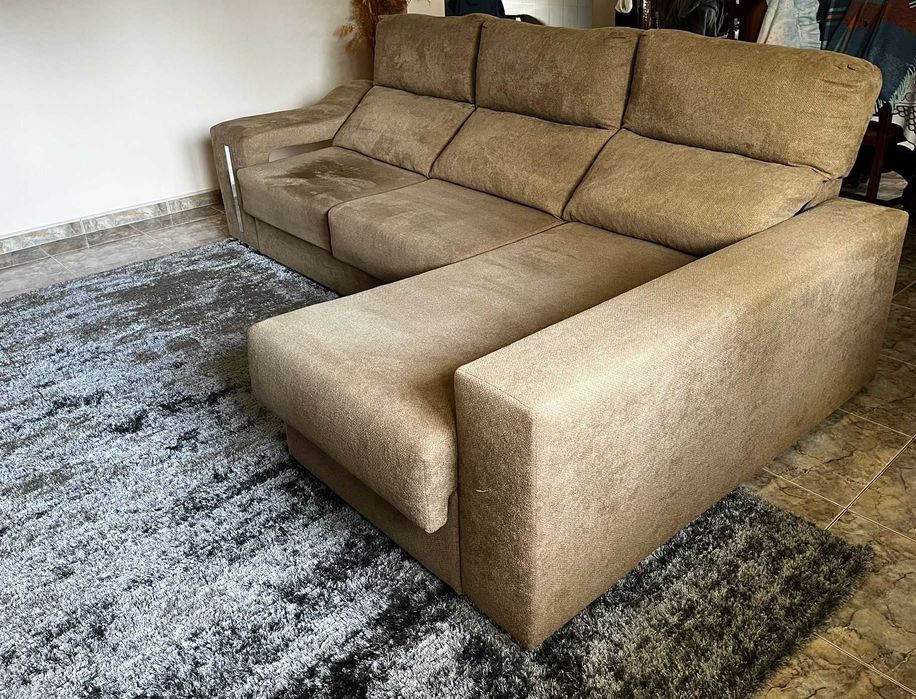 Sofá com chaise longue