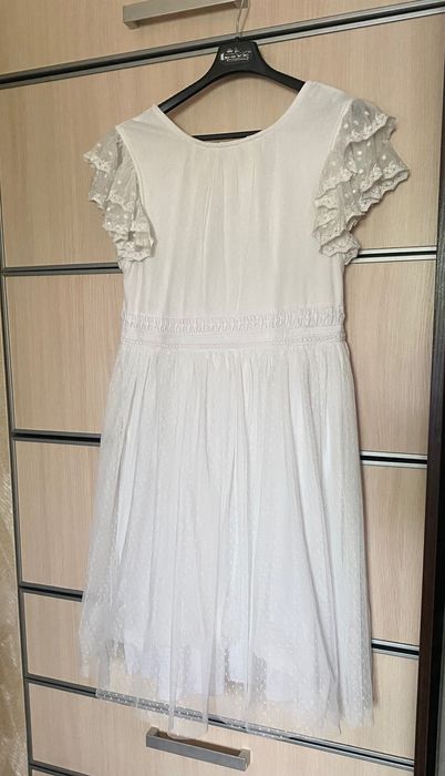 Дуже гарна ,пишна сукня,розмір S-М