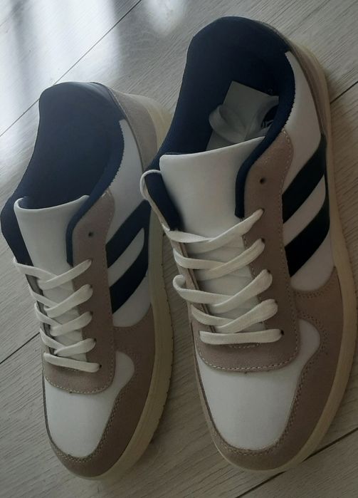 Кросівки 43 розміру