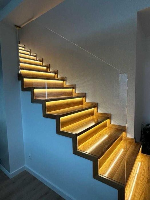 Schody drewniane trepy DĘBOWE JESIONOWE producent szybkie terminy