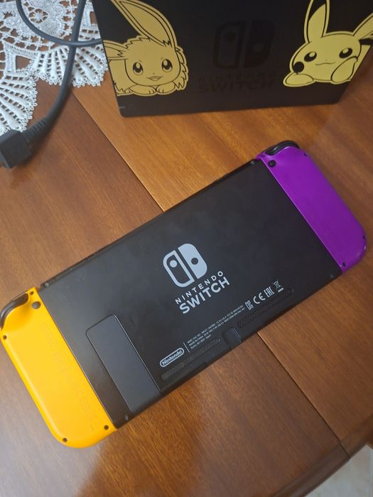 Nintendo Switch Pokémon Let's Go Pikachu & Eevee Edition