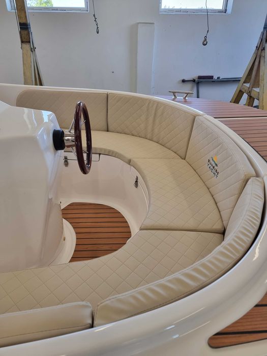 Nowa łódź: Sunrise 700 Tender - 7,00m / 8os - od boatcenter.pl