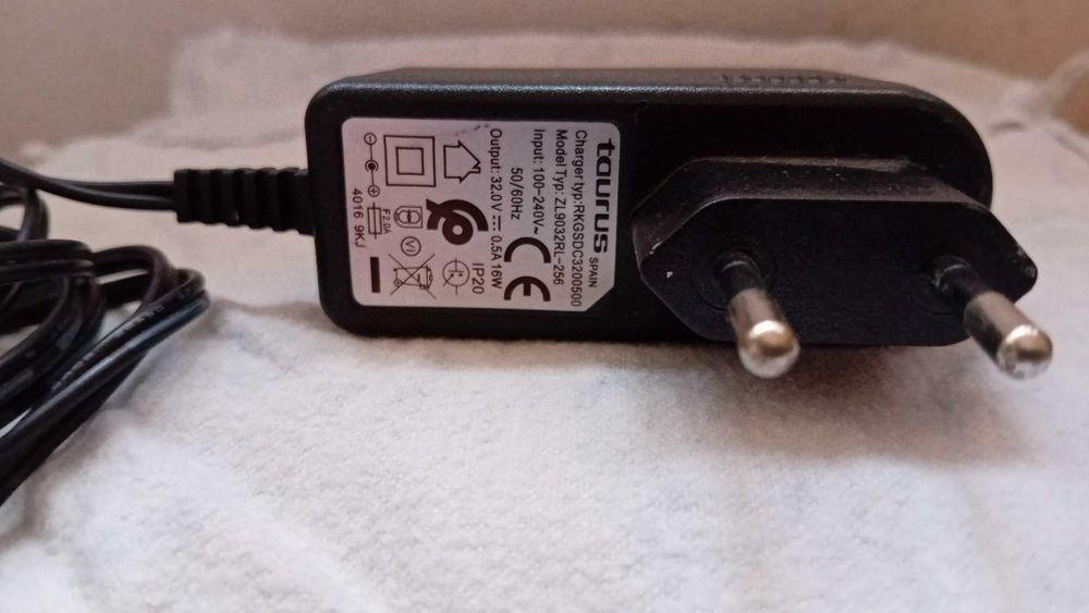 Aspirador vertical s/fios 2 em 1 - Taurus Unlimited 25.6 Lithium
