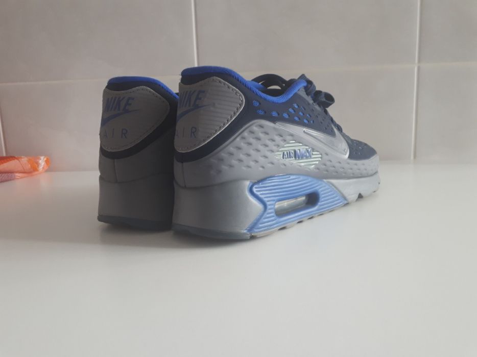 Nike  air  max .