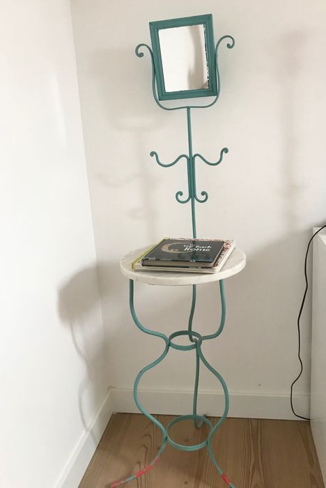 Mesa de ferro e pedra antiga