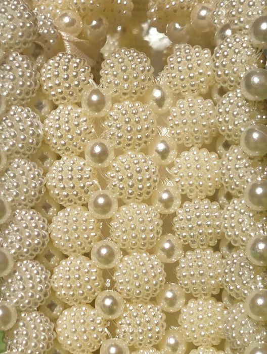 Exclusiva e Única Mala de Pérolas Brancas para Senhora