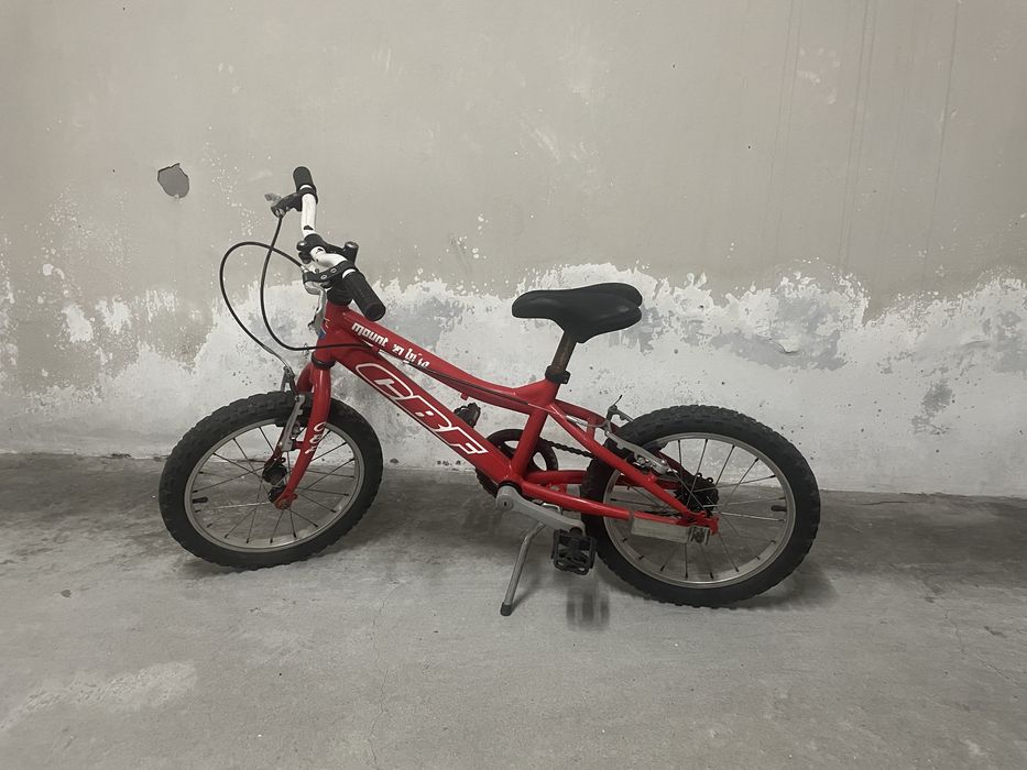 bicicleta e trotinete de criança
