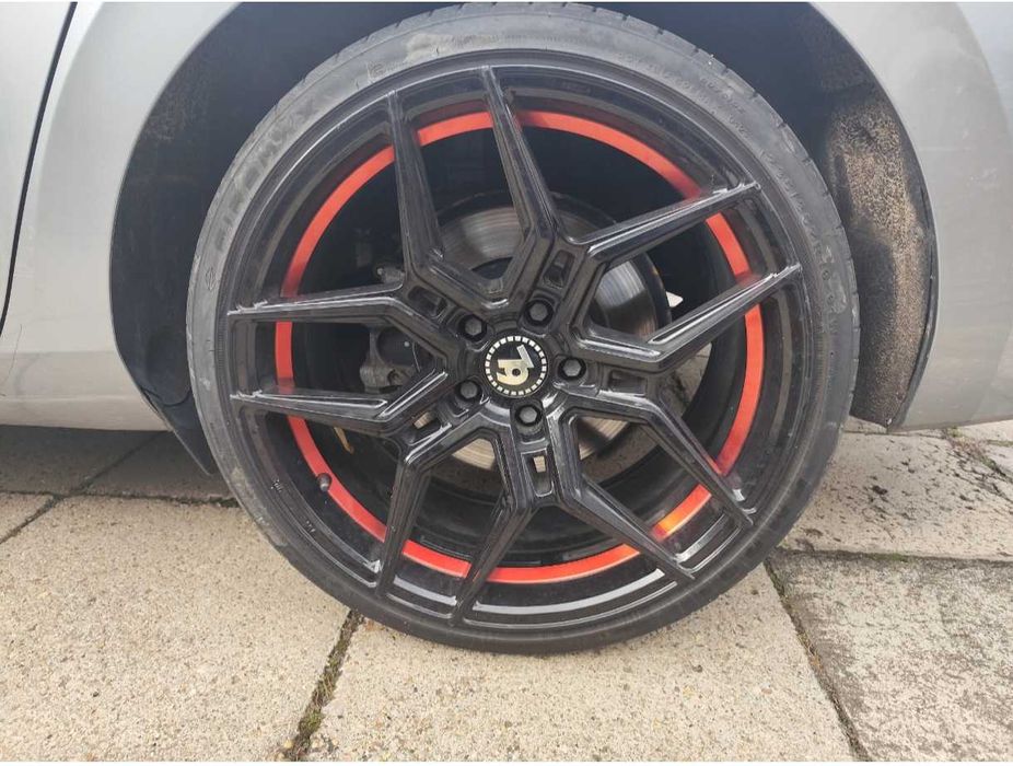 Felgi 19” Seventy9 SV-B 5x112 + opony 235/35 – czarne + czerwony rant