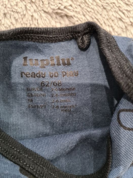 Body z krótkim rękawem