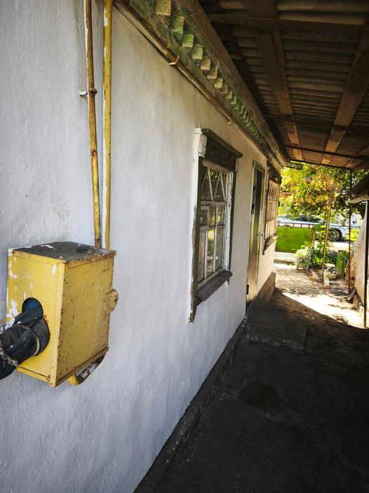 Продам газифікований будинок 49,7кв.м,приватизована ділянка 11,5 соток,дровяна піч,3 кімнати,погріб