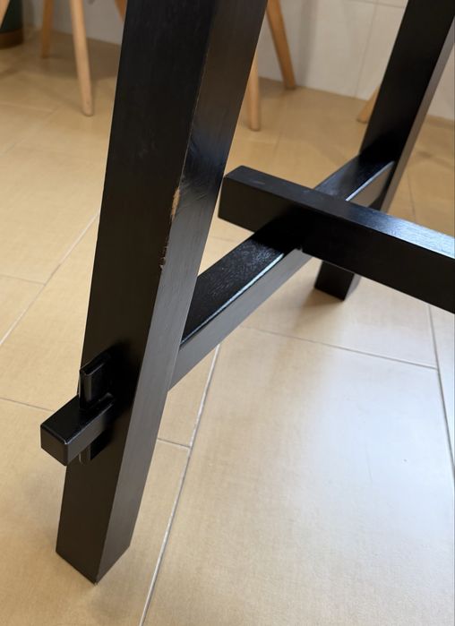 Mesa IKEA SKOGSTA com 4 cadeiras