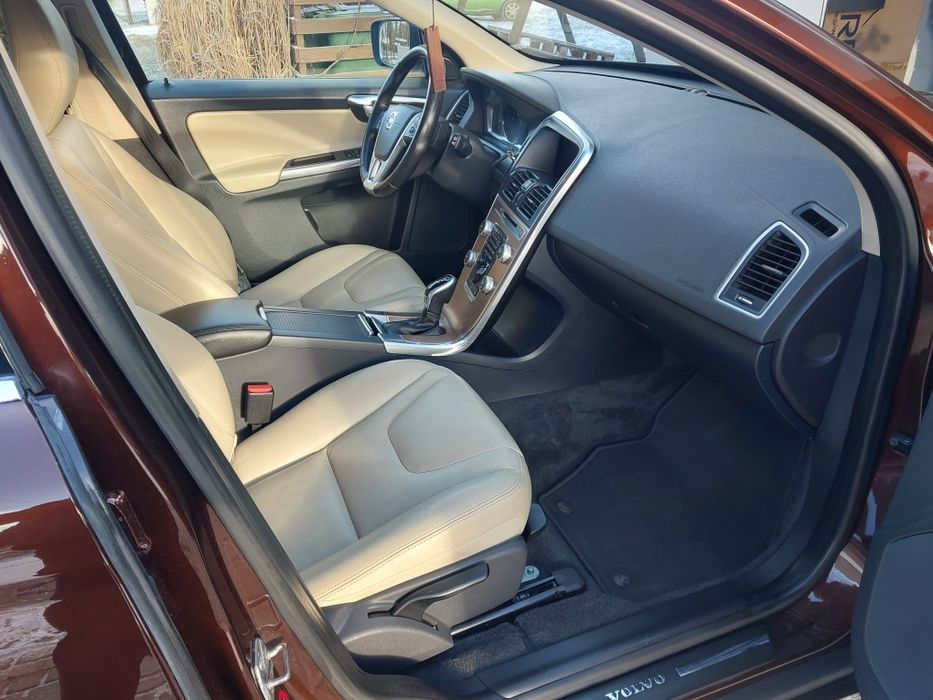 Volvo xc60 2.0d D4 190km Summum