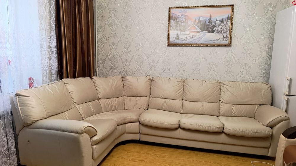 Кутовий диван для вітальні