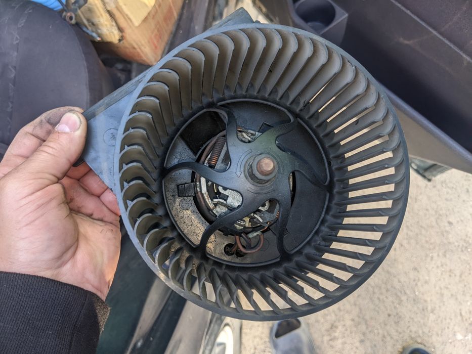 Продам моторчик пічки для гольфа 4