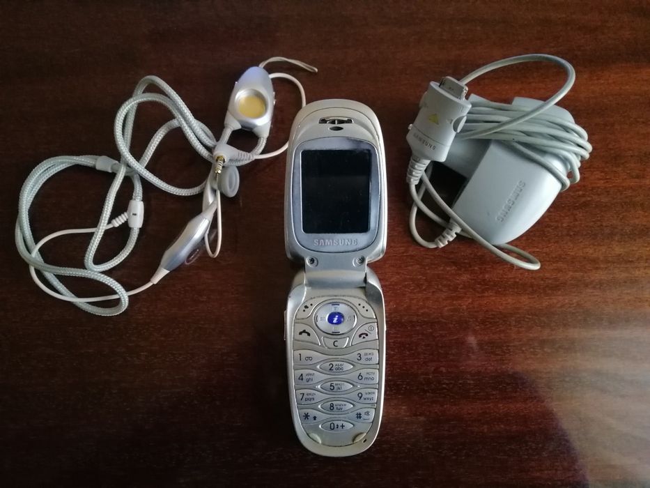 Продам мобильный телефон SAMSUNG