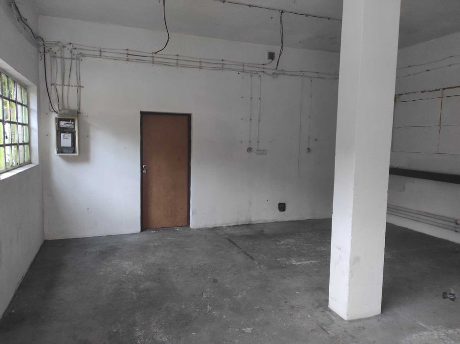 Uroczy zakątek - Wynajmę 43 m2 - Magazyn / Garaż / Usługi