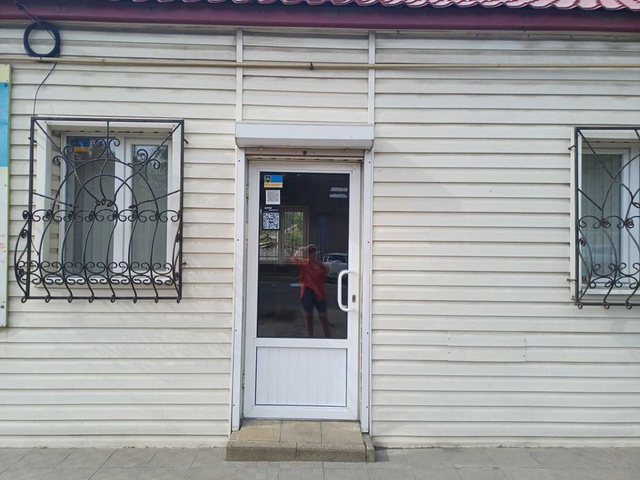 Сдам в центре г. Мерефа ул. Днепровская, р-н АТБ, часть  помещения.