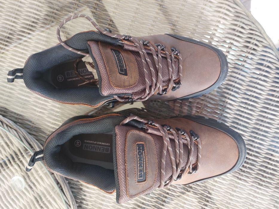 Niskie buty marki Bennon, model Castor Low, numer katalogowy Z60134