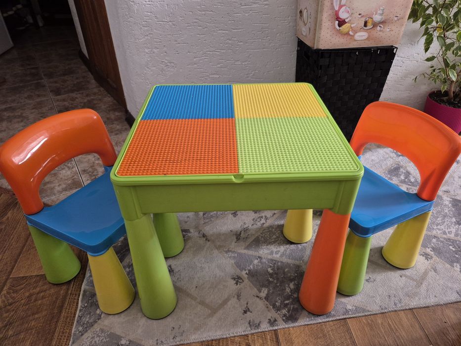 Lego стіл і два стільчики Tega Baby.
