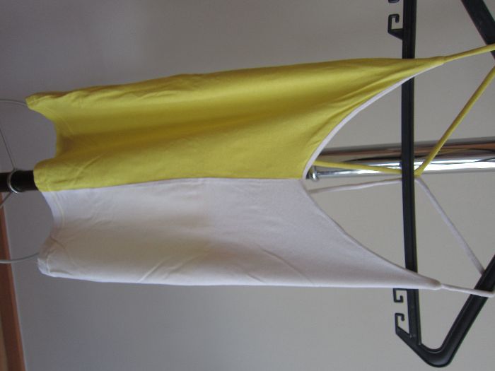 Top Amarelo e Branco com fitas ao pescoço com reforço no peito Mango T