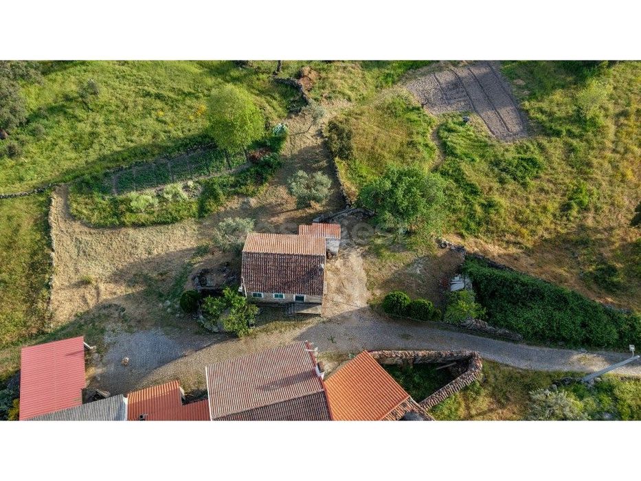 Moradia tradicional com terreno generoso e com vista deslumbrante p...