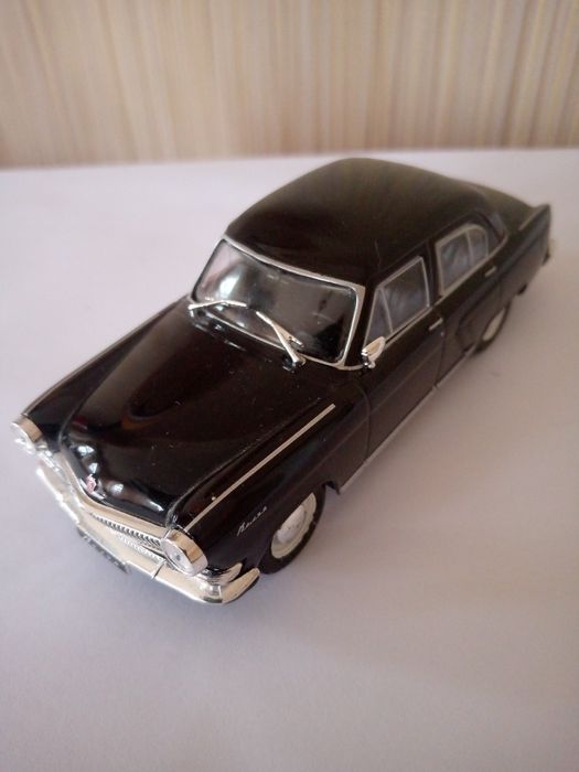 Моделі ретро-автомобілів від "Де Агостіні". 1:43