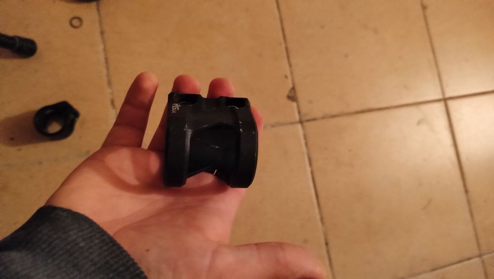 Zacisk dwuśrubowy addict z hulajnogi addict revenger