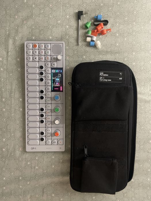 Teenage Engineering OP-1/синтезатор/грувбокс/драммашина/семплер