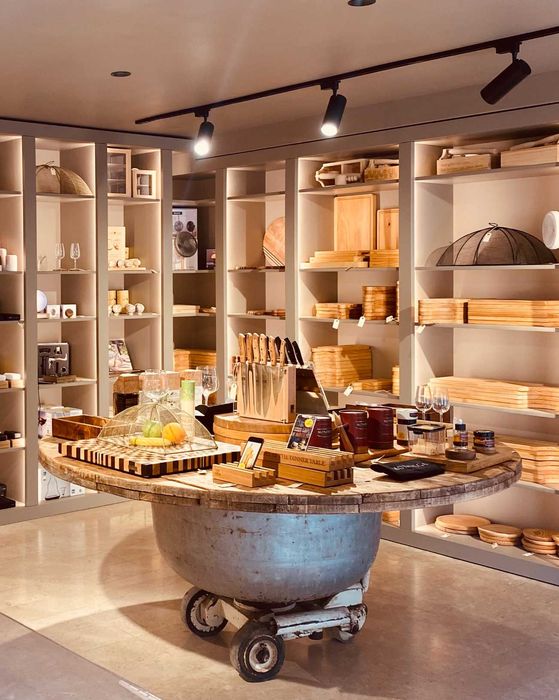 MESA GIRATÓRIA, para 10 pessoas, 185 cm de diâmetro