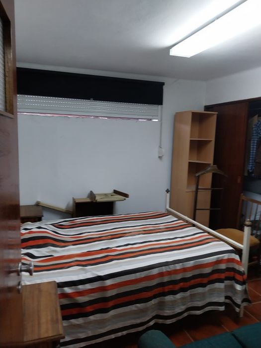 Vende-se fração com potencial habitacional + centro de Beja