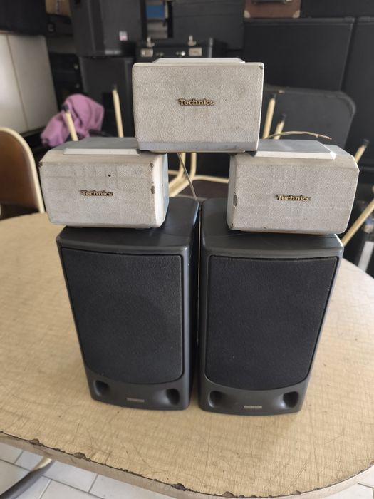 Colunas Technics e Thomson