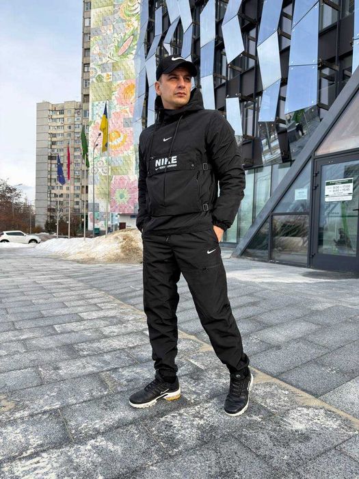 Спортивные штаны карго мужские Nike Running черные брюки плащевка найк