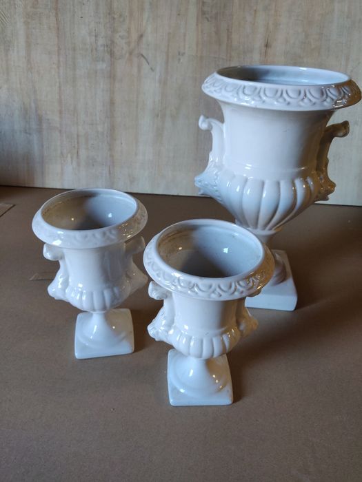 Jarras brancas de faiança de Alcobaça