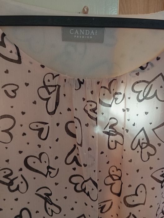 Bluzka bladoróżowa w czarne serduszka CANDA PREMIUM rozm. 52