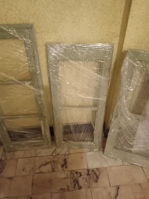 Janelas antigas limpas pintadas