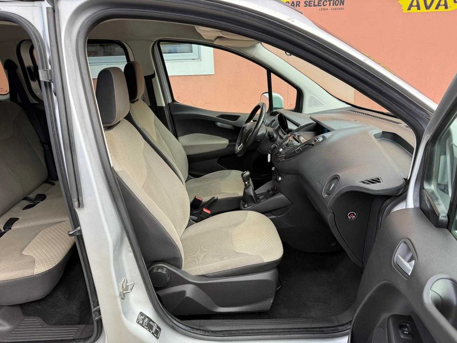 Ford Tourneo Courier 1.5 TDCi Titanium
