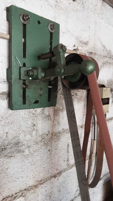 Lixadeira com rolo esticador