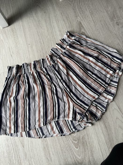 Luźne krótkie spodenki w paski XL
