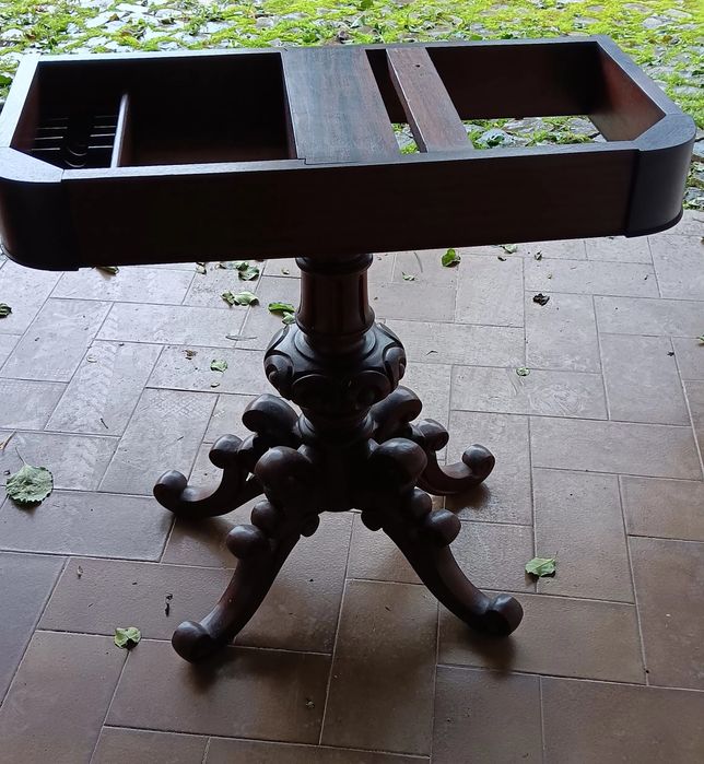 Mesa de jogo pe de galo.