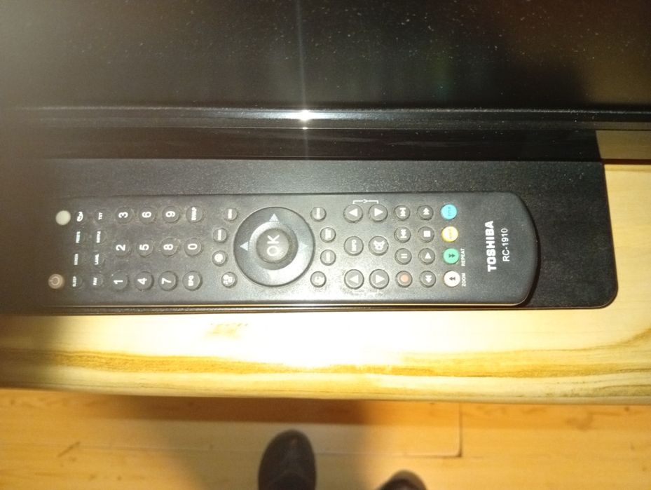 Telewizor Toshiba 22L1333G + pilot Toshiba RC-1910
