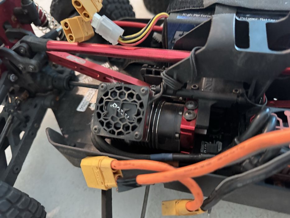 130 км на годину Arma 1/7 MOJAVE 4WD EXB на радіоуправлінні