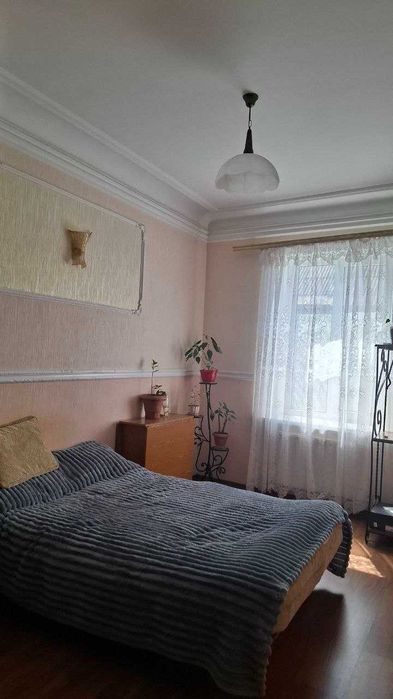 Добротний будинок  для великої сімЇ  з повним пакетом документів р-н Вузовський.