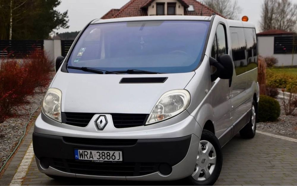Renault Trafic 2.0 d 2008 року.