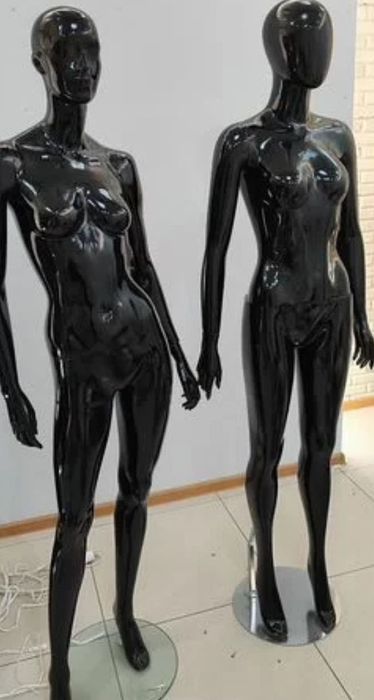 Манекени в повний зріст