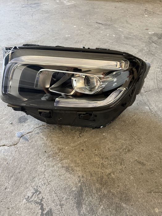 Farol direto e esquerdo mercedes glb w156