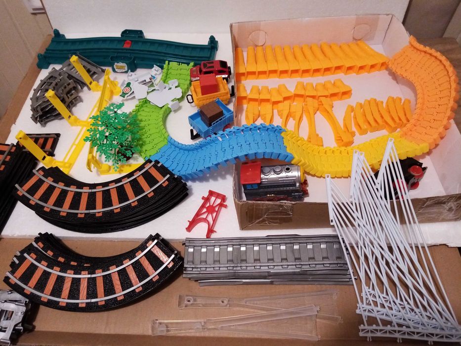 tor samochodowy i kolejka w jednym, pojazdy, oryginalny karton